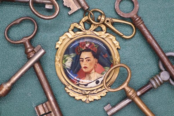Porte-clefs médaillon · LA MUSE