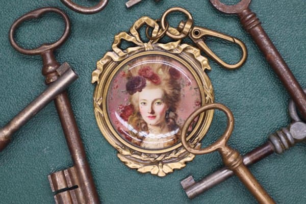 Porte-clefs médaillon · MARIE-ANTOINETTE